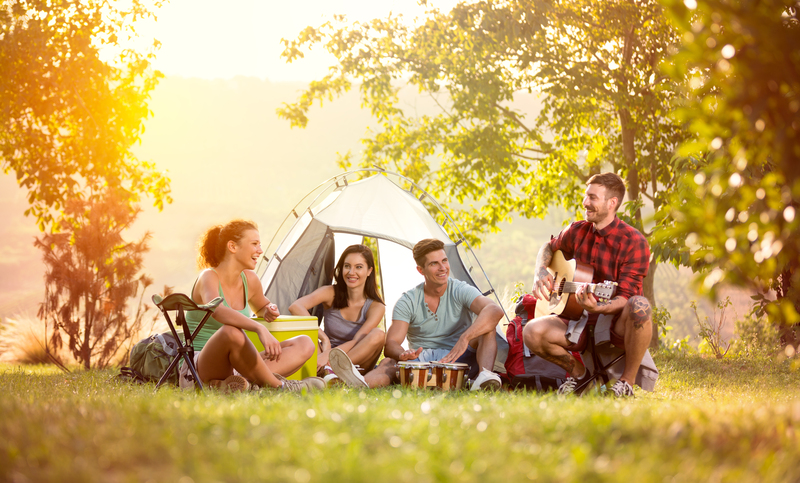 LL Cover studenten bij tent - shutterstock_417248482.jpg