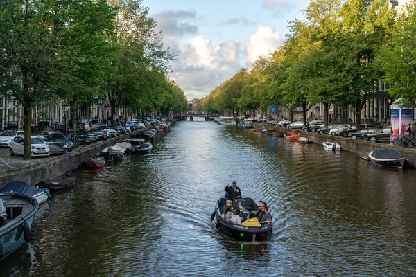 Ongelijke behandeling van brandstofmotoren in Amsterdam