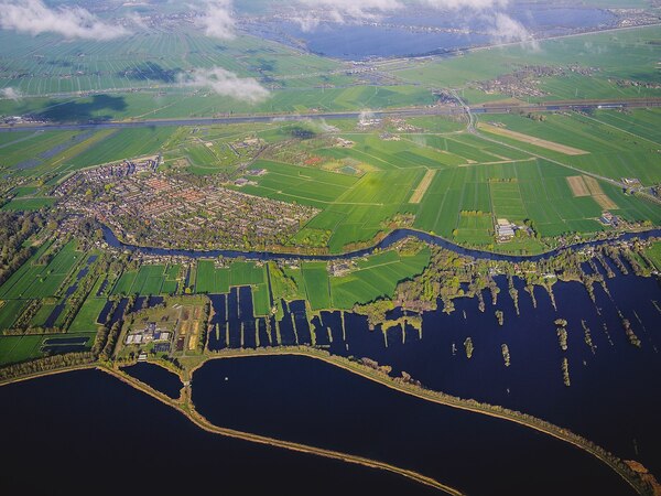 Flying_over_Netherlands_(Unsplash).jpg