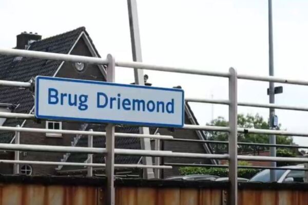 Groot onderhoud brug en sluis Driemond