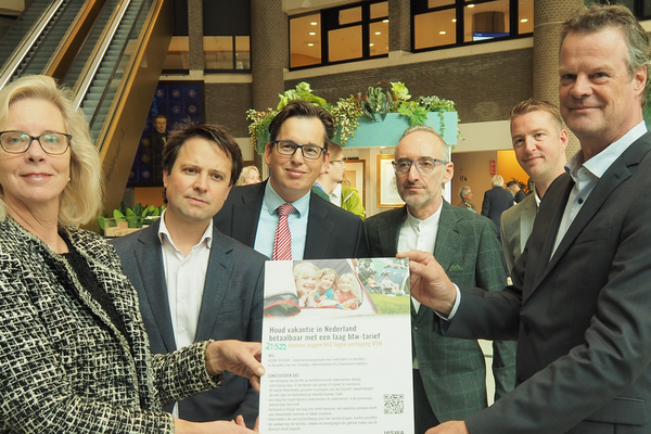 Tweede Kamer neemt petitie tegen btw-verhoging in ontvangst 